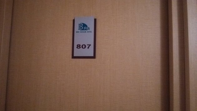 807号室のドア